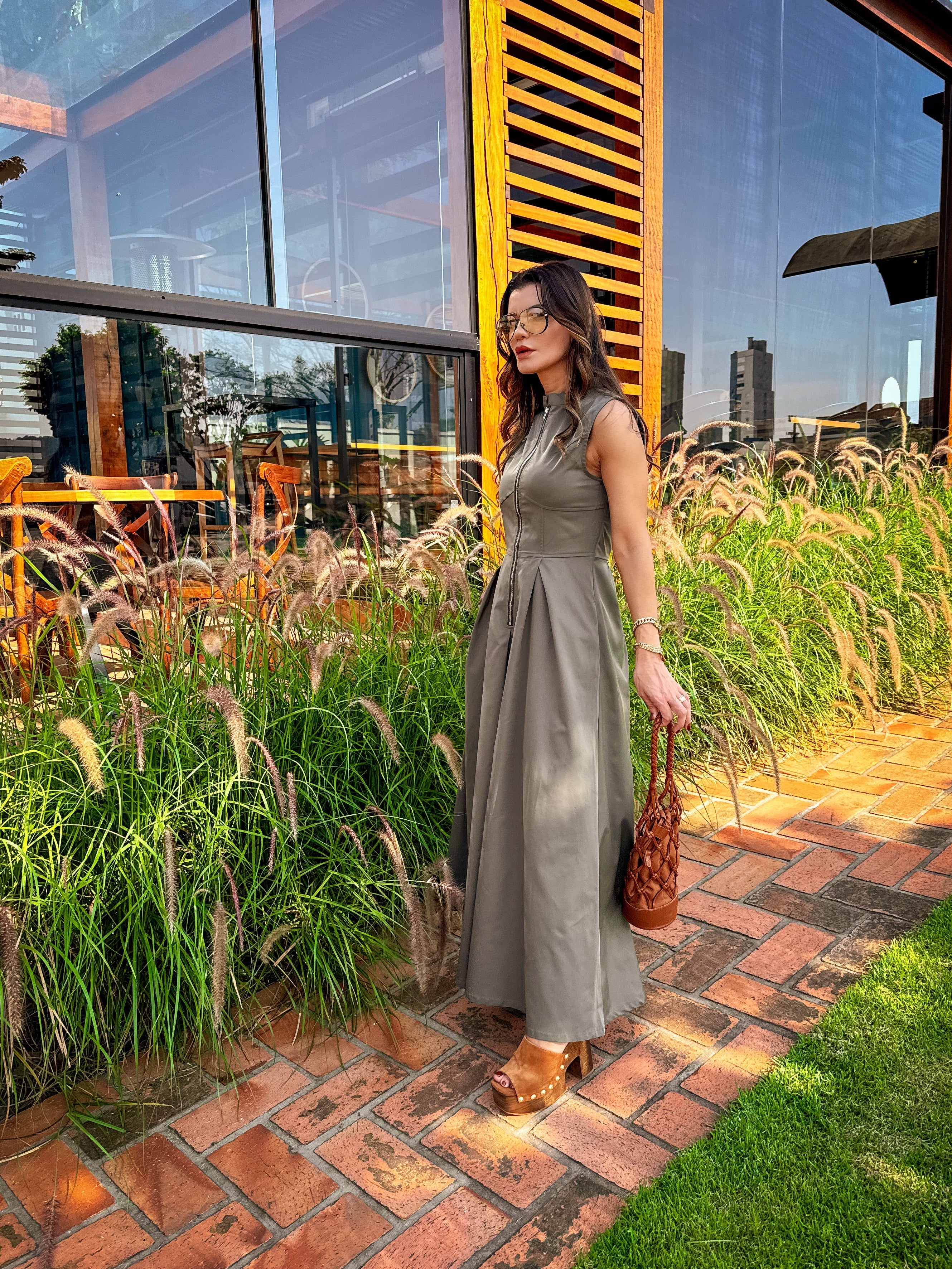 Vestido Longo com Zíper no Busto, Cintura Império e Bolsos – Liriel [FRETE FULL]